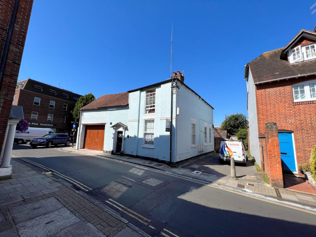 Lot: 10 - FLAT FOR INVESTMENT -